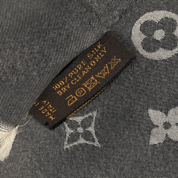 Louis Vuitton Capri Grey Silk Monogram Stole - Picture 5 of 5